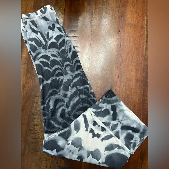 Lululemon Wunder Under Size 8 - Picture 3 of 4